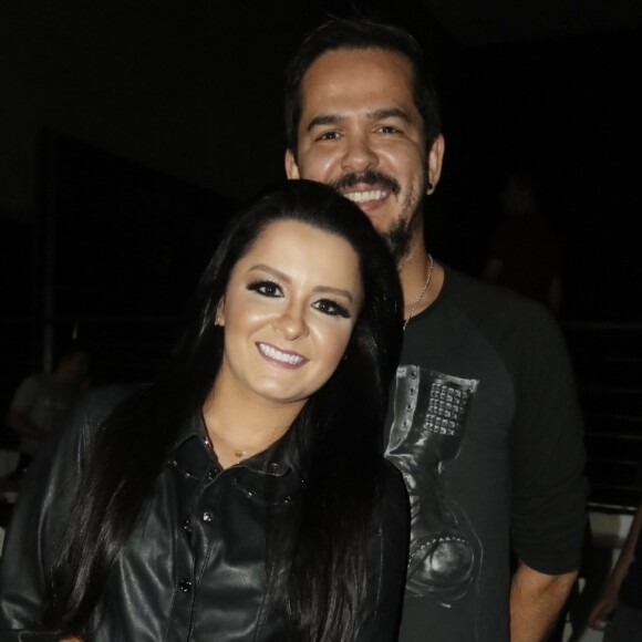'E aí, amor? Como está o passeio no bondinho?', questionou Maraisa para o noivo