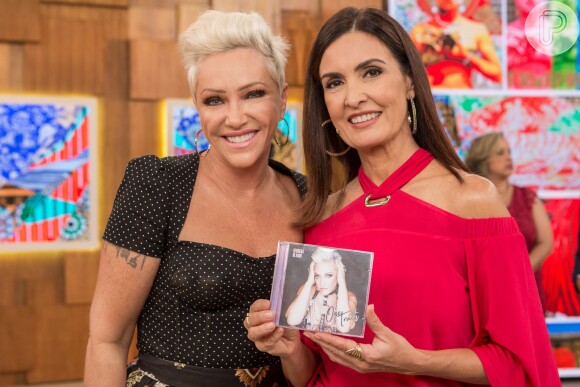 Fátima Bernardes posa com a cantora Debora Blando no 'Encontro'