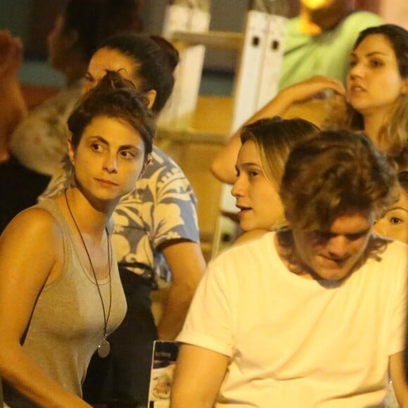 Fernanda Gentil e a namorada, Priscila Montandon, se beijaram após jantar, em restaurante da Gávea, Zona Sul do Rio, nesta quinta-feira, 23 de fevereiro de 2018