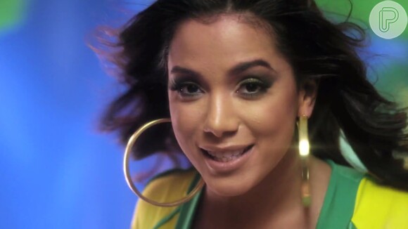 Anitta grava clipe com tema da Copa do Mundo; música 'No meio da torcida' foi compartilhada na internet nesta quarta-feira, 11 de junho de 2014