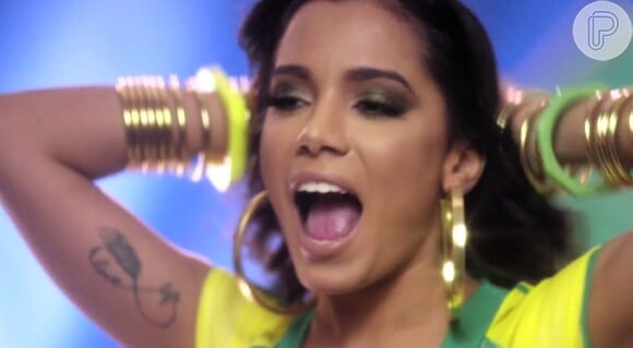 Anitta usa cores verde e amarelo para gravar clipe com música tema da Copa do Mundo