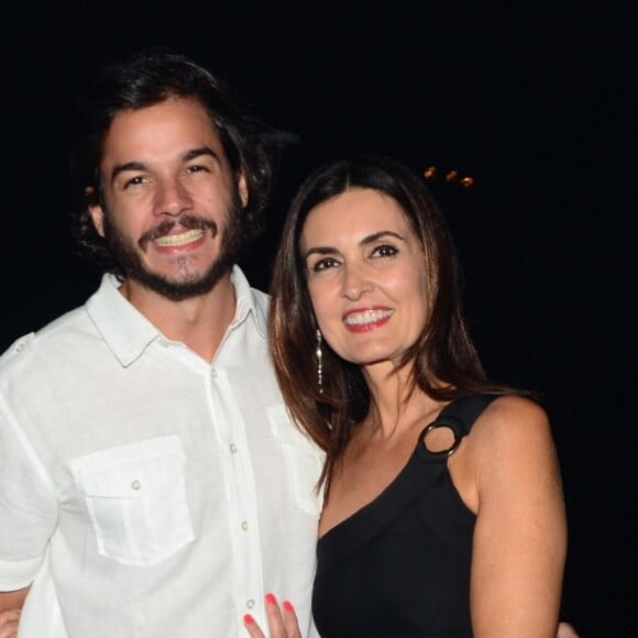 Fátima Bernardes e o namorado, Túlio Gadêlha, curtiram juntinhos show da banda cubana Orishas, em São Paulo