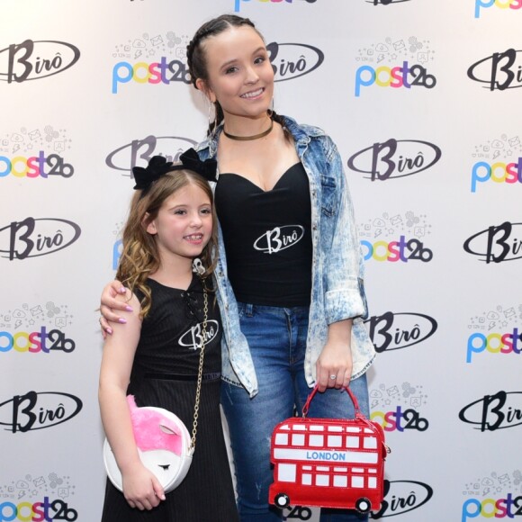 Larissa Manoela também posou com Lorena Queiroz