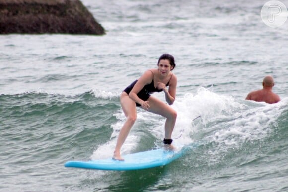 Sophia Abrahão começou a ter aulas de surfe