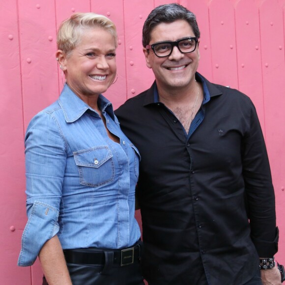 Para o processo de transformação, Xuxa Meneghel contou com a ajuda de Junno Andrade: 'Ele me apresentou o documento 'Terráqueos'. Uau! Parei de ver algumas vezes, não queria assistir até o final, chorei e me senti péssima por fazer parte disso tudo'