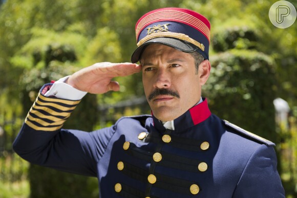 Malvino Salvador, para interpretar o coronel Brandão na novela 'Orgulho e Paixão', mudou o visual adotando bigode