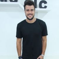 Joaquim Lopes surge com cabelo comprido e barba grande para novela: 'Olegário'