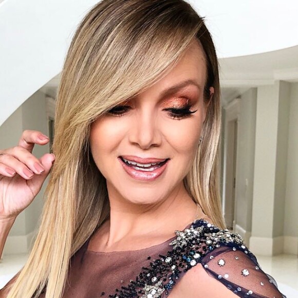 Eliana tem look definido por stylist em entrevista ao Purepeople: 'Constelação maravilhosa'