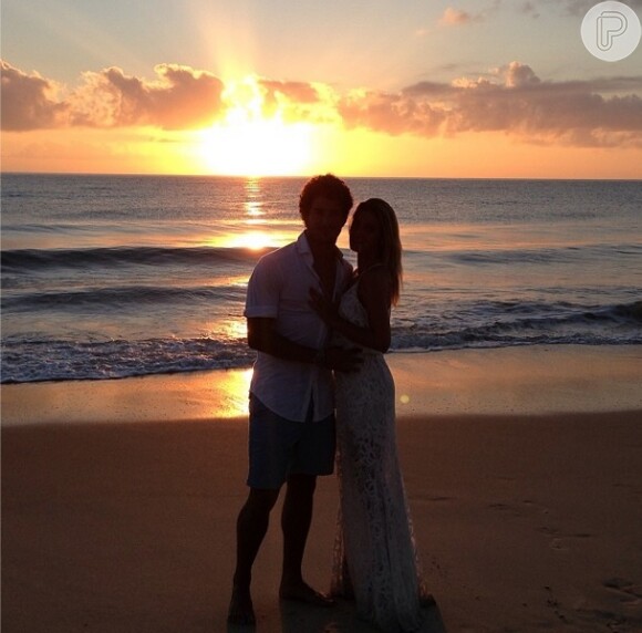 Alexandre Pato curte momentos românticos com Sophia Mattar