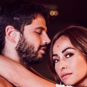 'São 2 anos de amor, mas pela paixão parecem quatro meses e pela intimidade e respeito uns vinte anos', comparou Sabrina Sato em relação com Duda Nagle