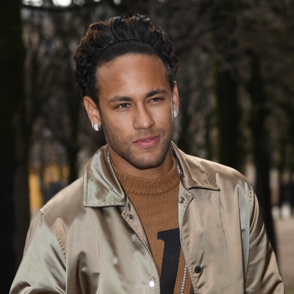 'Obstáculos não devem te impedir. Se você encontrar uma parede, não desista. Descubra como escalá-la', escreveu Neymar em postagem no Instagram