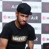 Neymar se lesionou durante o jogo entre PSG e Olympique de Marselha, no domingo (28)