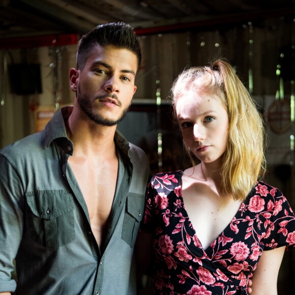 Nora de Nádia (Eliane Giardini) e mulher de Diego (Arthur Aguiar), Karina (Malu Rodrigues) retruca, na novela 'O Outro Lado do Paraíso': 'Eu nunca tive filho antes'