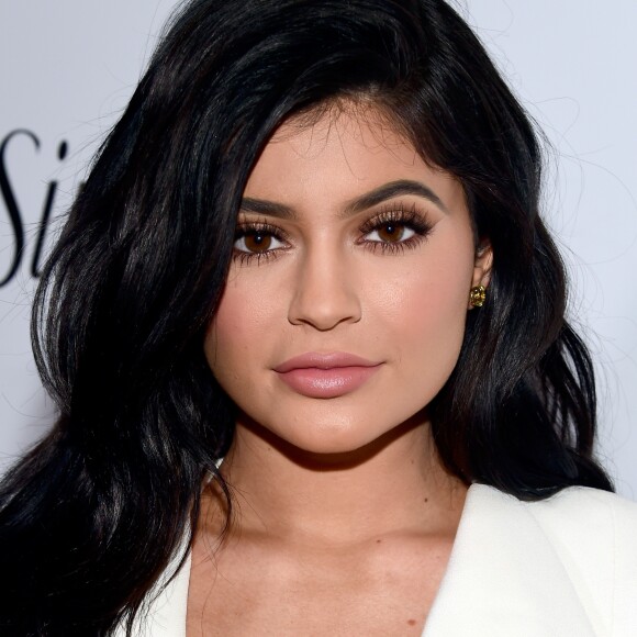 Kylie Jenner fez dois vídeos mostrando o corpo um mês após o nascimento da filha, Stormi