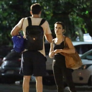 Bianca Bin e Sergio Guizé são fotografados deixando academia juntos na Barra da Tijuca, Zona Oeste do Rio de Janeiro, na noite desta quinta-feira, 1 de março de 2018