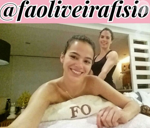 A dermatofuncional Fátima Oliveira contou que Bruna Marquezine é adepta massagem Miracle Touch há quase um ano
