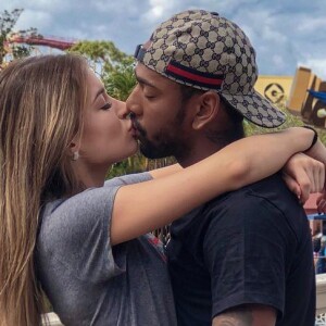 Nego do Borel ganhou declaração da namorada, Julia Schiavi, após se reconciliarem