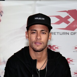 Neymar vai viajar para capital mineira, para ser operado pelo médico da seleção brasileira, Rodrigo Lasmar