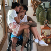 Em cadeira de rodas, Neymar publicou foto com a namorada, Bruna Marquezine, no colo nesta sexta-feira, 2 de março de 2018