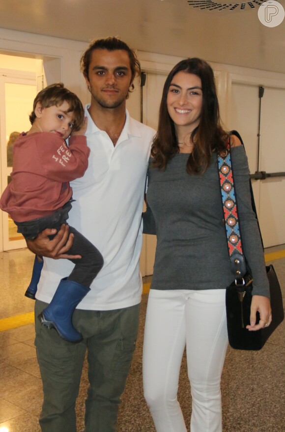 Felipe Simas e Mariana Uhlmann também são pais de Joaquim, de 3 anos
