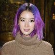 Irene Kim escolheu fazer degradê de roxo para aderir a moda dos cabelos coloridos