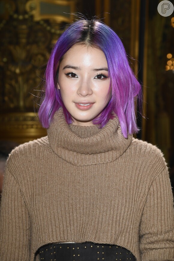 Irene Kim escolheu fazer degradê de roxo para aderir a moda dos cabelos coloridos