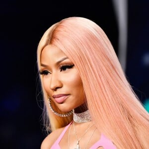 Nicki Minaj mantém o mesmo tom de rosa no cabelo todo. Para manter a cor por mais tempo, Rodrigo Silva indica não lavar o cabelo todo dia ou, se for necessário molhar o cabelo todo dia, passar apenas condicionador ou máscara