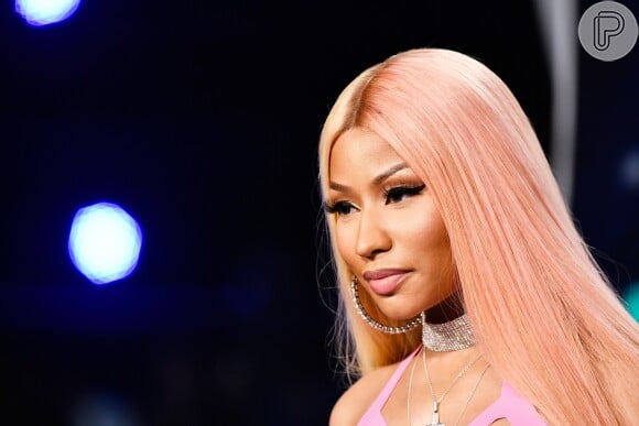 Nicki Minaj mantém o mesmo tom de rosa no cabelo todo. Para manter a cor por mais tempo, Rodrigo Silva indica não lavar o cabelo todo dia ou, se for necessário molhar o cabelo todo dia, passar apenas condicionador ou máscara