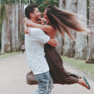 Marido de Mayra Cardi, Arthur Aguiar completou 29 anos neste sábado, 3 de março de 2018