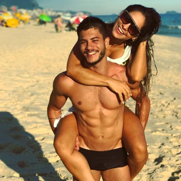 Arthur Aguiar ganhou declaração apaixonada da mulher, Mayra Cardi