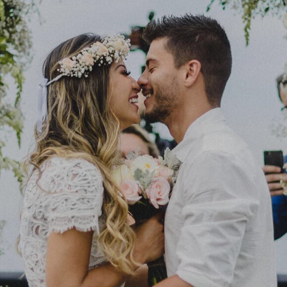 Mayra Cardi fez casamento surpresa para Arthur Aguiar em dezembro de 2017