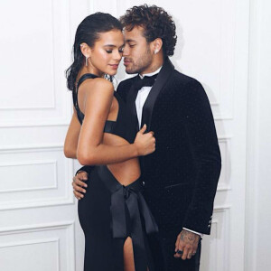 Neymar está aproveitando cada momento para ficar bem perto da namorada, Bruna Marquezine