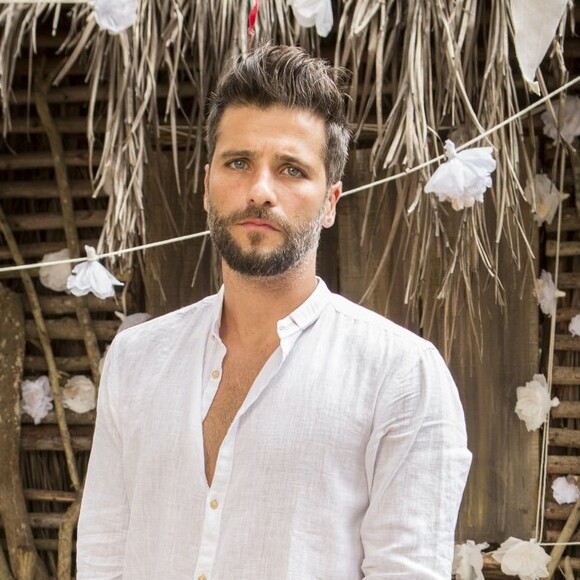 Bruno Gagliasso usou o seu Instagram neste sábado, 3 de março de 2018, para reclamar que estava sem luz em casa