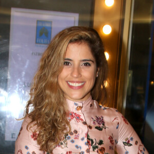 Camilla Camargo assistiu a peça 'Que Tal Nós Dois?', estrelada por Carolina Ferraz, em São Paulo