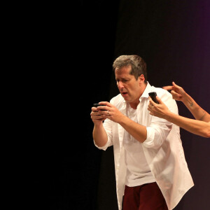 Carolina Ferraz e Otávio Martins voltaram a se encontrar no palco com a comédia 'Que Tal Nós Dois?'