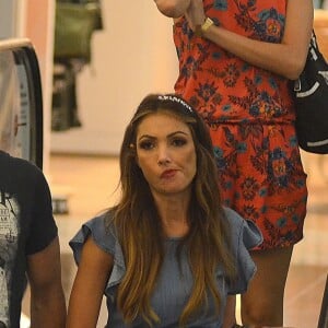 Patricia Poeta esteve em shopping carioca com o médico Fabiano Serfaty neste domingo, 4 de março de 2018