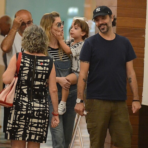 Alinne Moraes deixou shopping após encontrar o marido, o diretor Mauro Limo