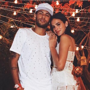 Acompanhado de Bruna Marquezine, Neymar está se recuperando em sua mansão no Condomínio Portobello, em Mangaratiba, Costa Verde do Rio de Janeiro