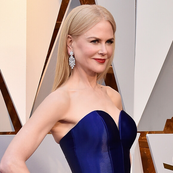 Nicole Kidman brilha ao desfilar sobre o tapete vermelho da 90ª edição do Oscar, realizado em Hollywood, California, neste domingo, 4 de março de 2018