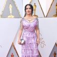  Salma Hayek usou um look da grife Gucci coberto por paetês na 90ª cerimônia de entrega do Oscar 