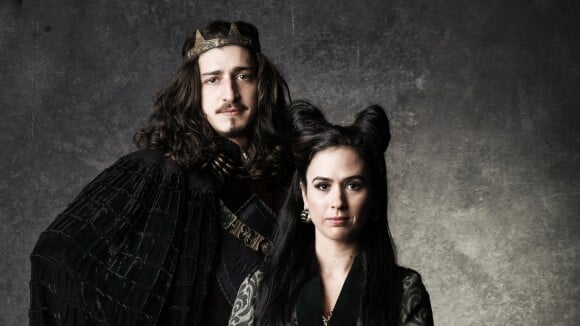 'Deus Salve o Rei': nua, Lucrécia é flagrada com Orlando em plano de Rodolfo