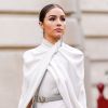 Olivia Culpo aparece elegante vestida de branco para prestigiar os desfiles da Semana de Moda de Paris com coleções de outono e inverno de 2019