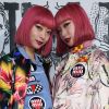 Ami e Aya Susuki abusam das estampas para prestigiar os desfiles da Semana de Moda de Paris com coleções de outono e inverno de 2019