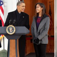 Malia Obama, filha de Barack Obama, vira assistente de Steven Spielberg