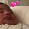 Kylie Jenner mostra rosto da filha, Stormi, de 1 mês, em vídeo postado nesta terça-feira, dia 06 de março de 2018