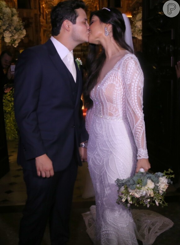 Sertanejo Matheus e a modelo Paula Aires se casaram nesta terça-feira, 6 de março de 2018
