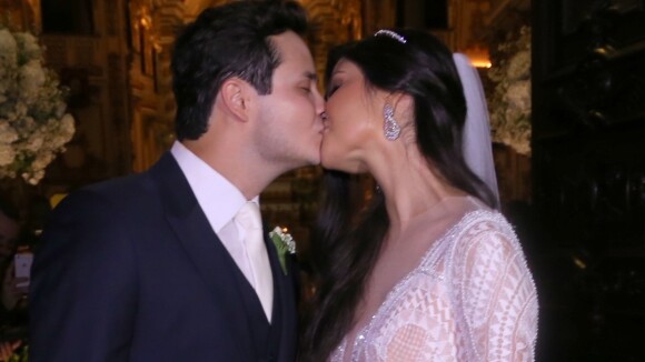 Paula Aires usa vestido modelo sereia em casamento com sertanejo Matheus. Fotos!
