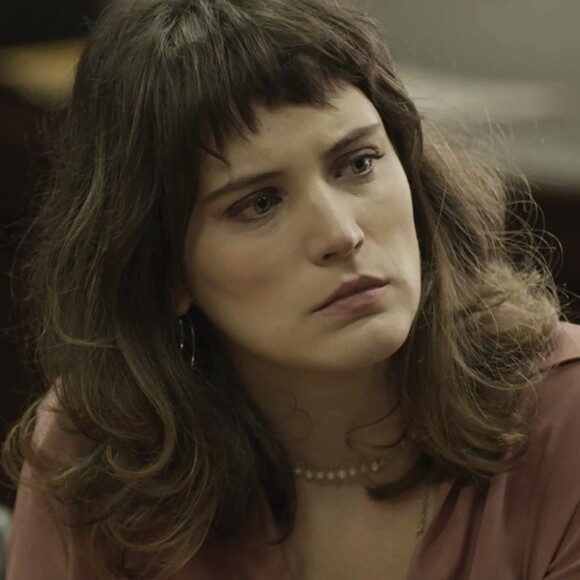 Clara (Bianca Bin) se espanta com proposta de Jô (Bárbara Paz). 'Está me pedindo para abandonar o homem que eu amo?', questiona ela na novela 'O Outro Lado do Paraíso'