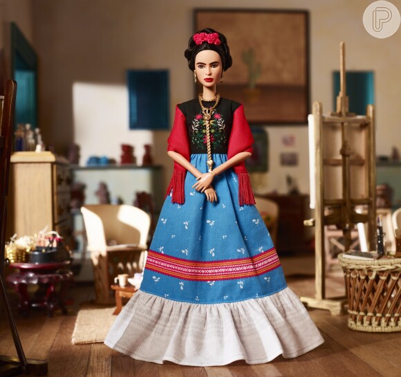A boneca em homenagem a Frida Kahlo tem tecidos típicos do México, que viraram uma marca registrada da pintora