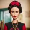 Frida Kahlo ganhou uma boneca em sua homenagem com direito a trajes mexicanos